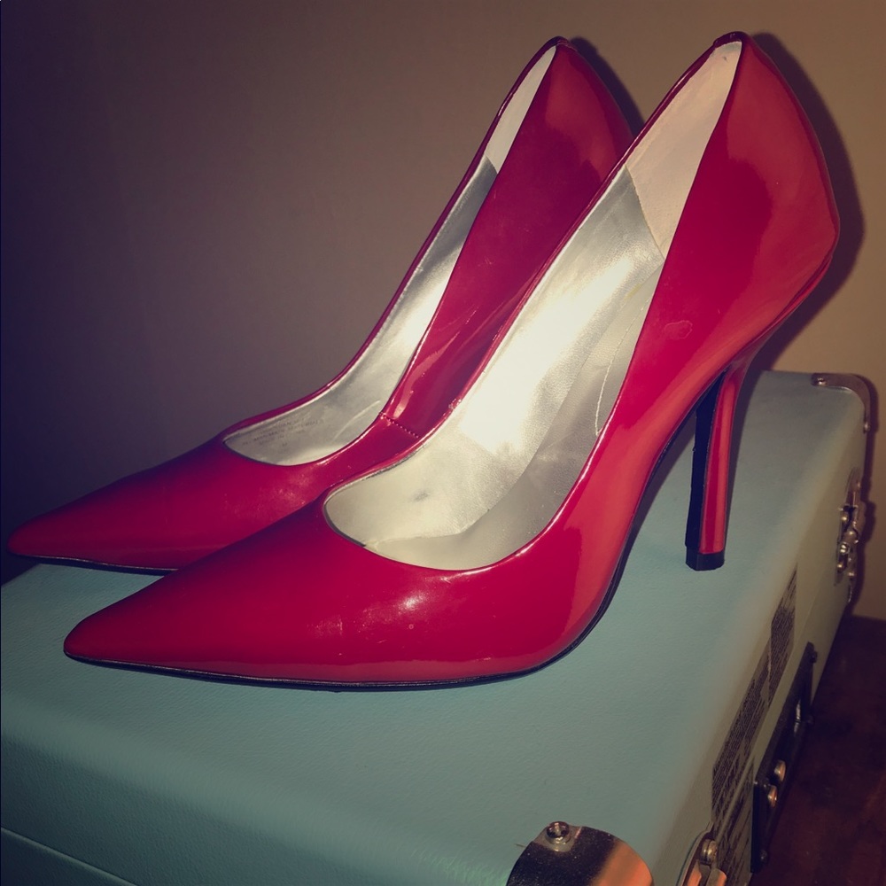 👠 Guess Ruby Red Heels 👠